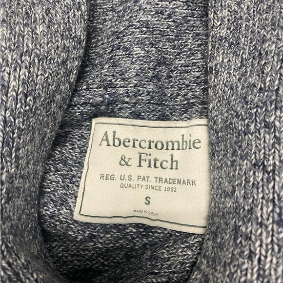 Pull over shawl collared men’s sweater. - Picture 2 of 2